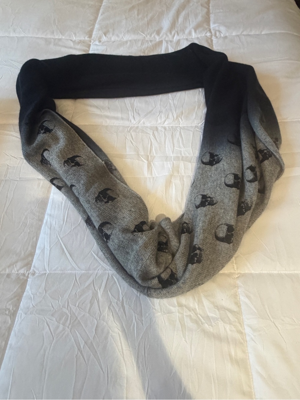 Skull cashmere. Black and grey  Wool-Cashmere Knit infinity scarf